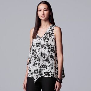 NWT SIMPLY VERA VERA WANG White & Black Floral Handkerchief Tank Blouse M Petite